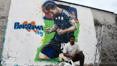 Un artista santiagueño pintó un mural gigante para Messi y el país entero habla de él