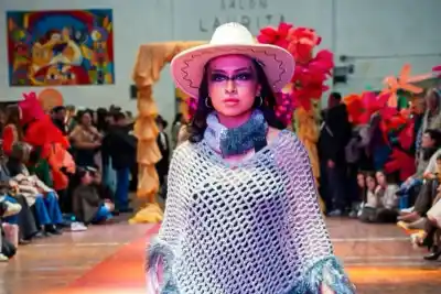 La pasarela que reunió a 54 emprendedores cordilleranos y sorprendió con vinos neuquinos