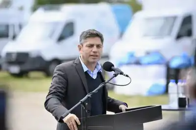 Kicillof lanza duras críticas contra un funcionario nacional en medio de entrega de viviendas