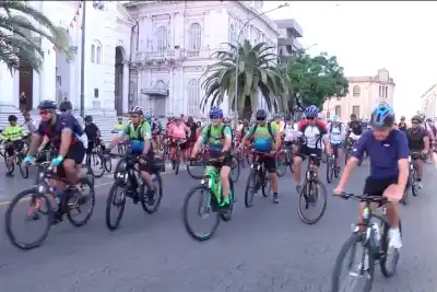 El homenaje al papa León XIV que nació en Paraná: 270 kilómetros en bicicleta y una pregunta que nadie responde