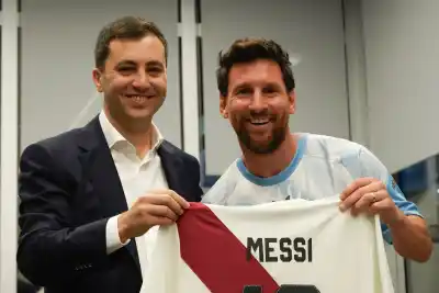River le entregó a Messi un carnet con un número que esconde una historia