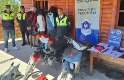 Interceptaron a un hombre en su moto y lo que hicieron después desató una cacería policial
