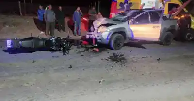 Manejaba una moto en Luján: lo que hallaron en la calle tras el choque