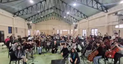 El jazz llegó al aula: Manuel Fraga dio un taller en la Escuela Re Si de Río Gallegos