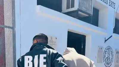 Patrullaban la plaza de Caucete y se toparon con el hombre que buscaba la Justicia