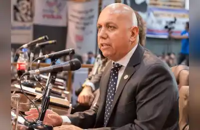 Villegas se planta contra el fondo educativo y sorprende con su salida del MOPOF