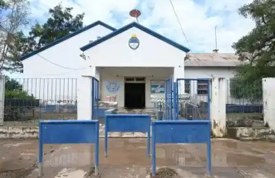 Lluvias dejan sin clases a decenas de escuelas: ¿Cómo enfrentan el desafío?
