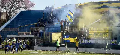Un banco de la plaza San Martín, cuatro amigos y una rifa: así nació el club que cumple 100 años en Misiones