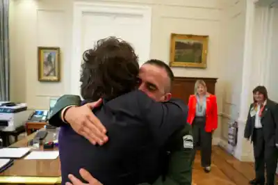 El presidente recibió al gendarme liberado tras 448 días de cautiverio: lo que ocurrió en la reunión
