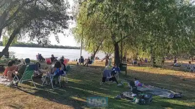El río ya tiene movimiento: los campings de la costa entrerriana vuelven a llenarse