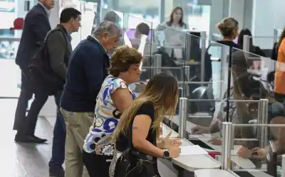 Chahla quiere borrar 59 tasas en la capital: qué pasará con el agua, el gas y los certificados