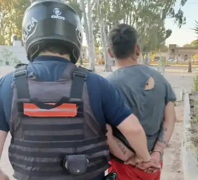 Lo persiguieron por la calle, se metió en una escuela y todo terminó a los golpes