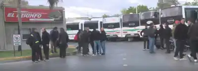 Los colectivos no salieron en San Juan y los choferes lanzaron una advertencia