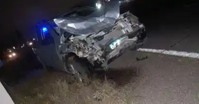 Un choque con vuelco en el Acceso Sur dejó un conductor con politraumatismos y antecedentes cardíacos