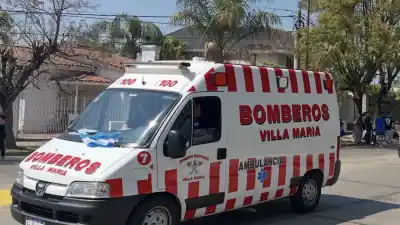 Una moto y una camioneta chocaron en Las Playas: el joven terminó internado en el Pasteur