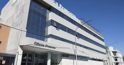 Iba en bici por Maipú y terminó debajo de un camión recolector: el detalle que la salvó