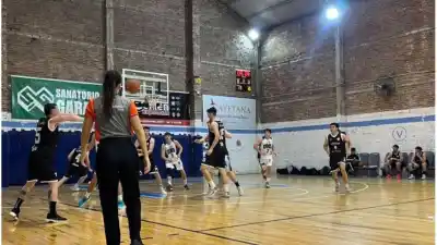 UNL cerró la fase regular con una paliza y ahora espera rival para el Play-In