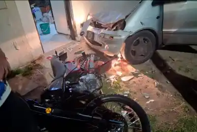 Manejaba borracho y estacionó su auto donde nunca debía: lo que encontró la dueña del drugstore