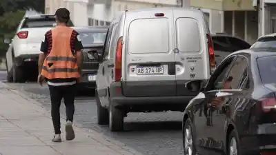 Javkin manda al Concejo la ordenanza que prohibirá a los cuidacoches, pero anticipa qué pasará con los casos más duros