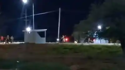 Colonia El Simbolar: vecinos denuncian picadas ilegales frente al barrio Néstor Kirchner y advierten que "en cualquier momento va a ocurrir una desgracia"