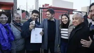 Kicillof se lleva su gestión al interior: obras, viviendas y un mensaje que incomoda a Milei