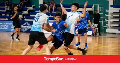 Santa Cruz ya juega el Argentino B de handball: arrancó con una goleada y después se le apagó la luz