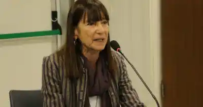 Marcela Ternavasio abre la Feria del Libro de Rosario y apunta contra la "batalla cultural": "La metáfora bélica aniquila el pluralismo"