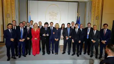 Milei sale de gira por el RIGI: la parada que encendió la interna con los gobernadores