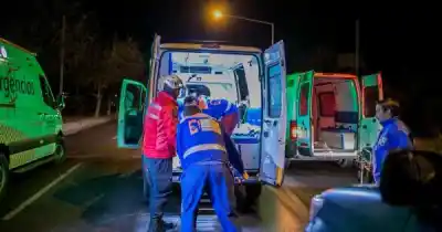 El camión de la basura giró en Maipú y la ciclista terminó abajo del rodado