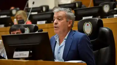 Legislador cuestiona declaraciones del gobernador sobre su futuro político
