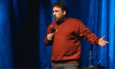 Lucas Upstein vuelve a Santa Rosa con un show que se mete en lo más oscuro de su mente
