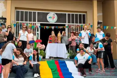 La Virgen recorrió Paraná y en Santa Ana la esperaron con pétalos de rosa: qué pidieron los fieles