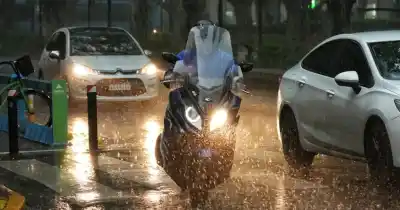 El granizo tapó los desagües en Rosario: 70 reclamos por anegamientos y alerta naranja