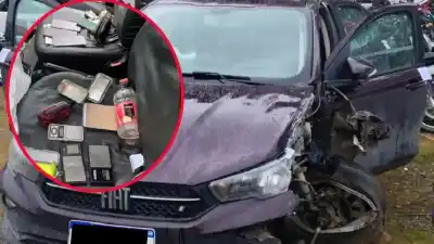 Chocó, le apuntó con un arma a otro conductor y se llevó su auto: lo que apareció en el baúl lo complicó