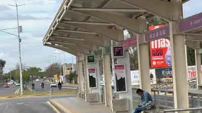San Juan se quedó sin colectivos: la UTA endureció el paro y los usuarios ya no saben cómo volver a casa
