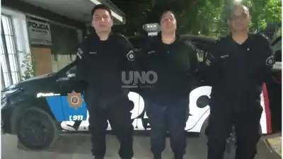 Entró con su bebé en brazos a la comisaría de Nueva Pompeya: la reacción de tres policías cambió la historia