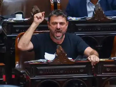 Diputado lanza frase explosiva en debate por ley ambiental: “Es equivalente a poner a Yiya Murano en el tanque de agua”