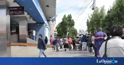 Cobró $3,4 millones de sueldo y la cuenta quedó en cero: la explicación que dio el Banco Santa Cruz
