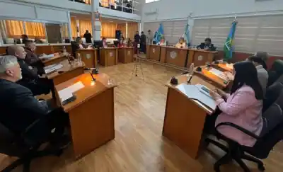Trelew: el Concejo aprobó $10.000 millones extra y metió mano en la ordenanza de terrenos baldíos