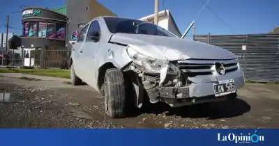 Chocó contra un auto frente a un gimnasio de Río Gallegos: quién terminó en el hospital regional