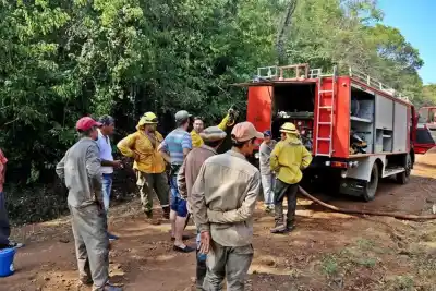 Andrade ya tiene su primer cuerpo de bomberos: los vecinos que se cansaron de esperar a los cuarteles vecinos