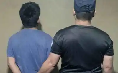 Dos mujeres dieron el alerta y la Policía atrapó a un joven con dos gaseosas de 3 litros