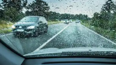 Alerta naranja y amarilla por lluvias en Neuquén y Río Negro: los tramos de ruta que conviene evitar