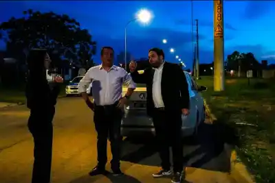 San Benito cambió su noche: 450 luces nuevas y un club que ya no juega a oscuras