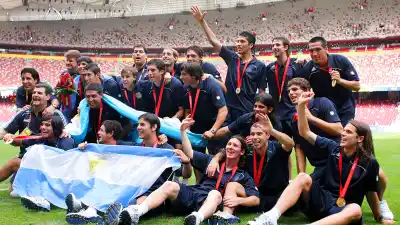 Ganó el oro con Messi, tocó la gloria en Sevilla y a los 41 volvió a jugar: la historia de Nico Pareja