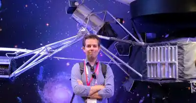 El pibe de General Alvear que mira las estrellas desde la Antártida y llegó al Nobel
