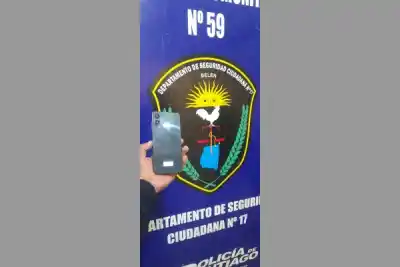 La policía allanó en Bosco III y una mujer sacó un celular que era buscado