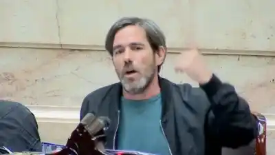 Diputado denuncia lobby minero tras aprobación de polémica ley