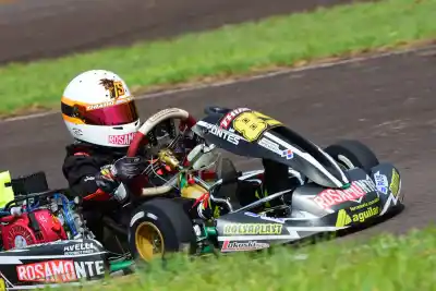 Karting en Posadas: once puntos separan a dos pilotos y hay finales de invitados
