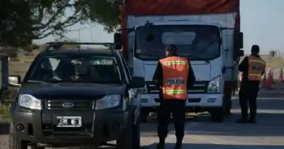 Condenan a cuatro policías federales por robar millones a un camionero en un control